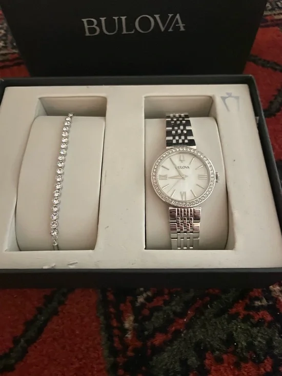 Beautiful Bulova Gift Set - Picture 2 of 11